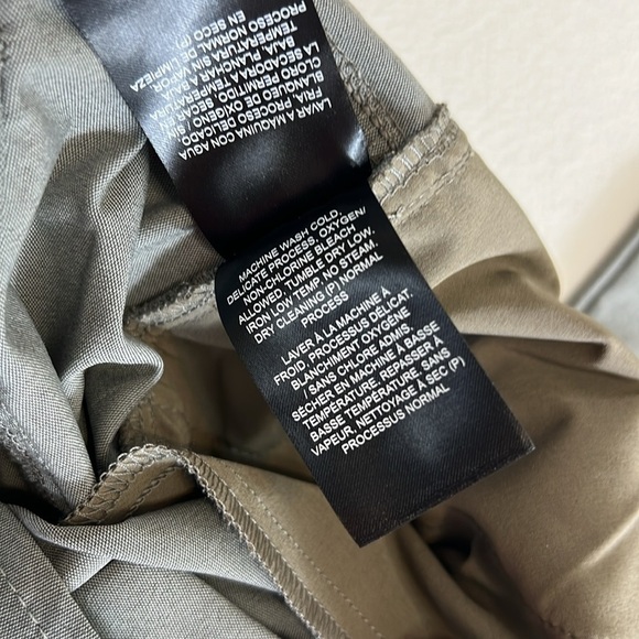 Kuhl Sz 8 Short Trekr Pants Ruched Leg Gray Nylon/Polyester EUC - Picture 8 of 13